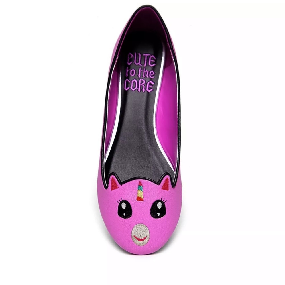 YRU UNICORN FLATS